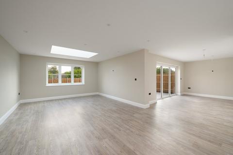 4 bedroom detached house for sale, North Drive, Hutton, Brentwood, CM13