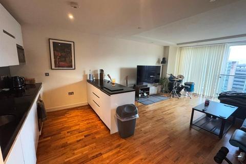 2 bedroom flat to rent, The Quays, Salford