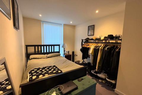 2 bedroom flat to rent, The Quays, Salford