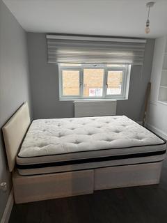 3 bedroom apartment to rent, Billet Road, London, E17