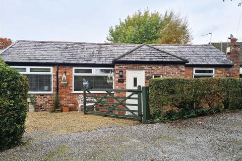 2 bedroom bungalow to rent, Gravel Lane, Wilmslow