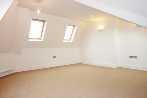 2 bedroom flat to rent, Penrhyn Crescent, Sheen, SW14