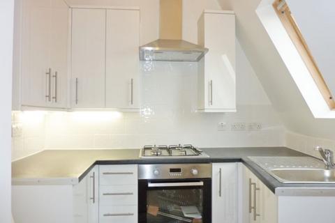 2 bedroom flat to rent, Penrhyn Crescent, Sheen, SW14