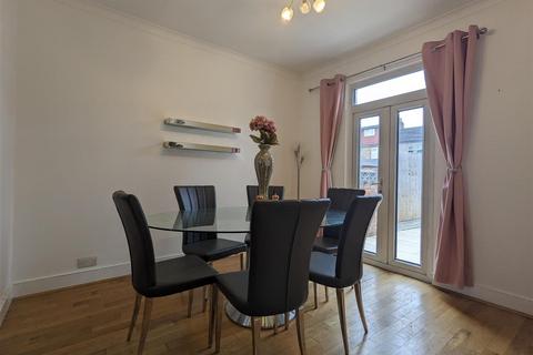 3 bedroom house to rent, Guildford Road, Ilford