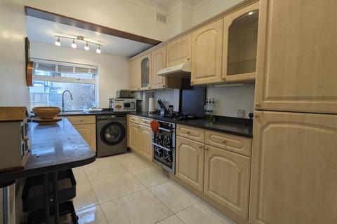 3 bedroom house to rent, Guildford Road, Ilford