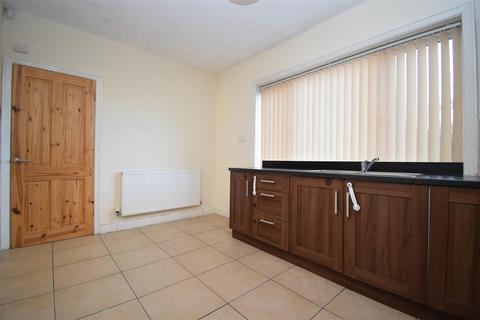 3 bedroom semi-detached house to rent, Hobart Road, Dewsbury WF12