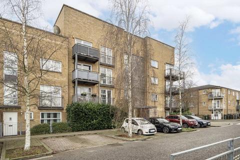 2 bedroom flat to rent, Bamber Road, London SE15