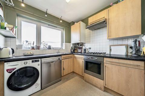 2 bedroom flat to rent, Bamber Road, London SE15