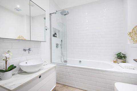 3 bedroom flat for sale, Elgin Avenue, Maida Vale, London, W9