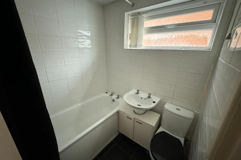 1 bedroom flat to rent, Cross Hey Avenue, Wirral CH43