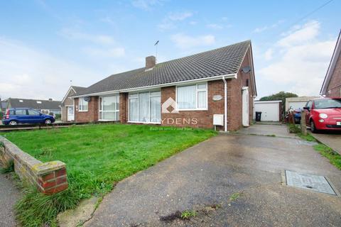 2 bedroom bungalow to rent, Bemerton Gardens, Frinton-on-Sea CO13