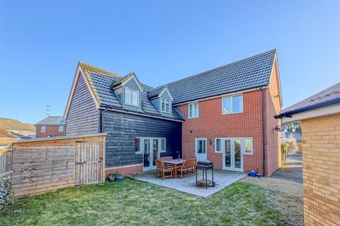 4 bedroom detached house for sale, Tayberry Close, Red Lodge