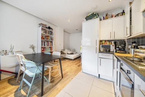 2 bedroom flat to rent, Lavender Hill Battersea SW11