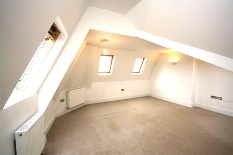 2 bedroom flat to rent, Penrhyn Crescent, East Sheen, SW14