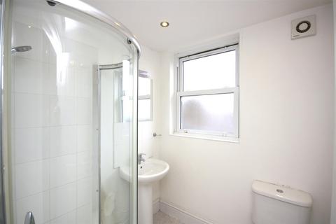 2 bedroom flat to rent, Penrhyn Crescent, East Sheen, SW14