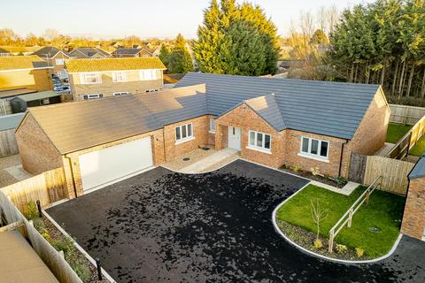 4 bedroom detached house for sale, Carmela Close, Weston