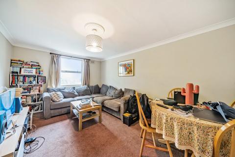 2 bedroom apartment to rent, Strathblaine Road London SW11