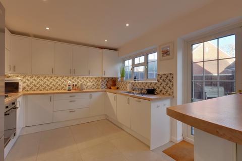 4 bedroom semi-detached house for sale, Langstone Road, Havant