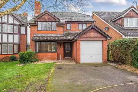 4 bedroom house to rent, Alexandra Gardens, Knaphill, Woking, GU21