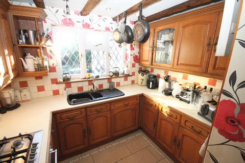 2 bedroom bungalow for sale, Stoneygate Road, Challney, Luton, LU4