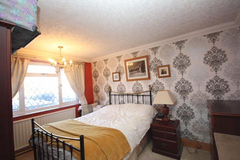 2 bedroom bungalow for sale, Stoneygate Road, Challney, Luton, LU4