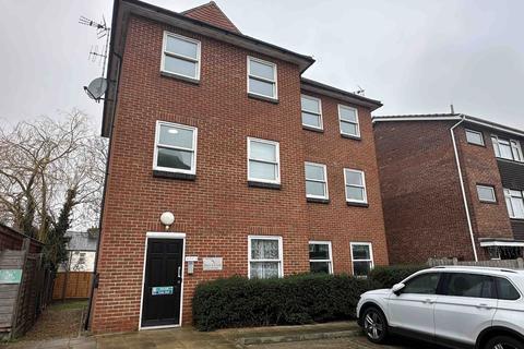 2 bedroom flat to rent, Oast Way, Rochford Essex SS4