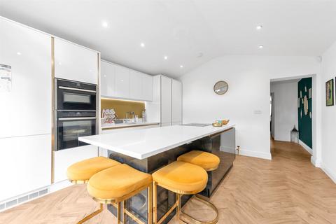 14 Bromley Crescent, Bromley, BR2 0HA