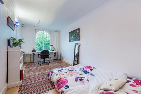 2 bedroom terraced house to rent, LARKHALL LANE, SW4