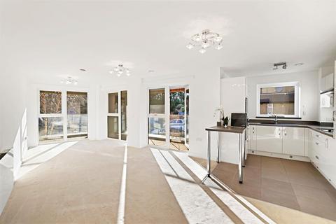 undefined, Beulah Hill, London