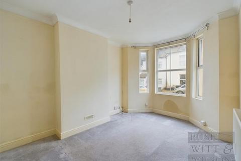 3 bedroom end of terrace house for sale, Sandown Road, Hastings