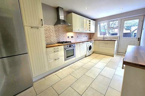 4 bedroom detached house to rent, Catharine Close, Chafford Hundred, Essex, RM16