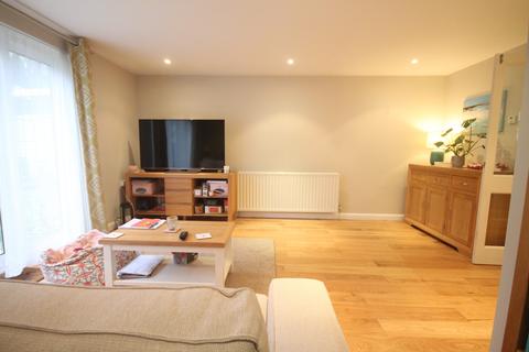 2 bedroom detached house to rent, Haslemere