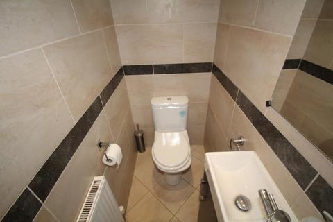 1 bedroom in a house share to rent, Rosslyn Court, Harrow HA1 2RZ