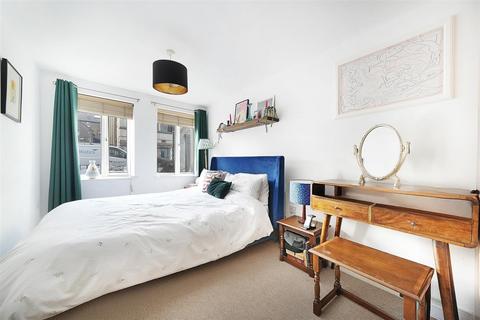 2 bedroom flat for sale, Defoe Road, Stoke Newington, N16