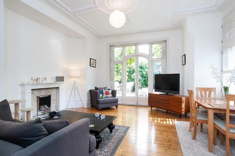 2 bedroom flat to rent, Glenmore Road, Belsize Park NW3