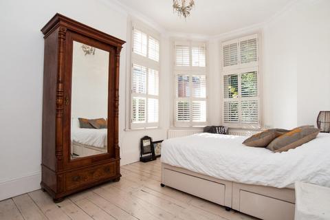 2 bedroom flat to rent, Glenmore Road, Belsize Park NW3