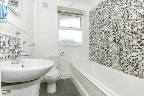 1 bedroom flat for sale, Coleman Court, Kimber Road, Southfields, SW18