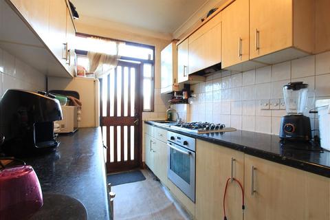 3 bedroom end of terrace house for sale, Greenland Crescent, Southall UB2