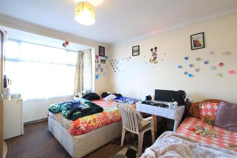 3 bedroom end of terrace house for sale, Greenland Crescent, Southall UB2