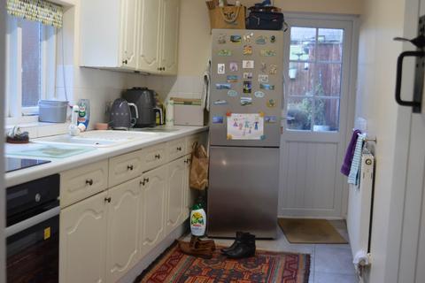 2 bedroom semi-detached house to rent, Hungerford