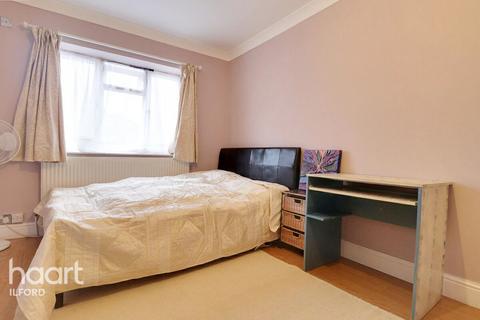 1 bedroom in a house share to rent, Chalgrove Crescent, Ilford