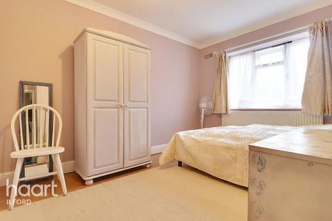 1 bedroom in a house share to rent, Chalgrove Crescent, Ilford