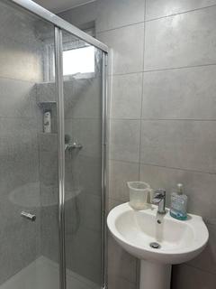 Studio to rent, Harrow HA1