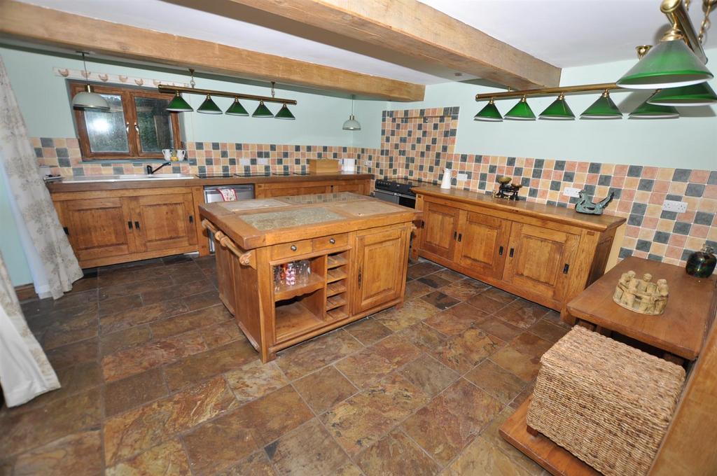 Kitchen/Dining Area