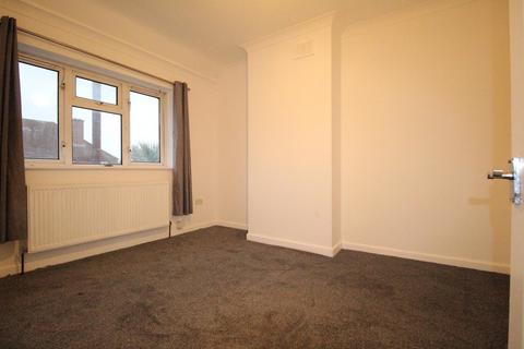 1 bedroom flat to rent, Bennetts Castle Lane, Dagenham, RM8