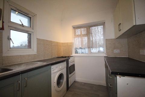 1 bedroom flat to rent, Bennetts Castle Lane, Dagenham, RM8