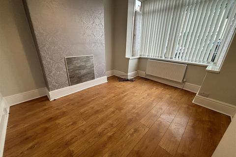 2 bedroom end of terrace house to rent, Perth Street, Hull