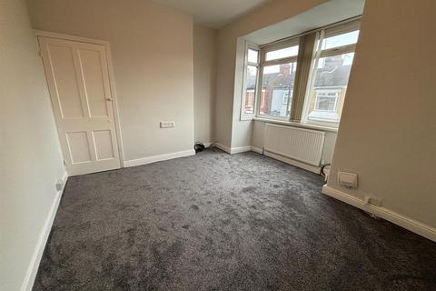 2 bedroom end of terrace house to rent, Perth Street, Hull