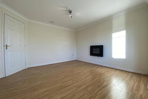 2 bedroom flat to rent, Simpson Square, Perth