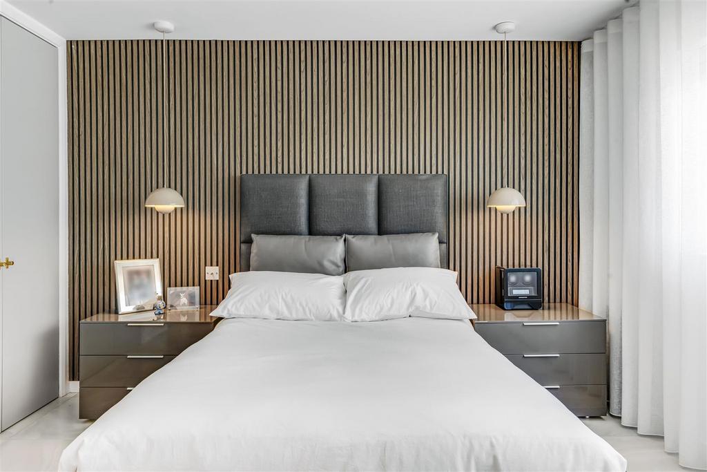 J Bed1b.jpg